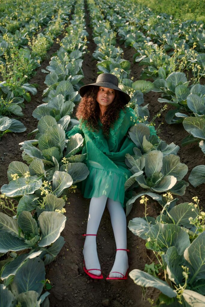 Tendências de Verão: Como Completar o Look com Estilos de Vestuário e Calçados da Moda
