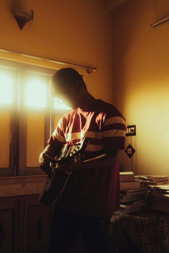 Espaço Inspirador para Guitarristas: Dicas de Decoração e Organização do Seu Ambiente Musical